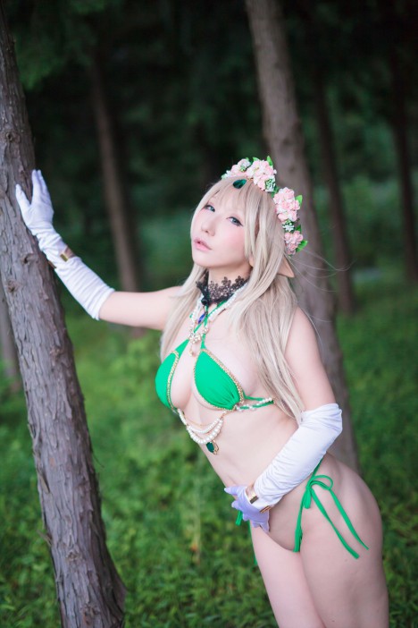 Skimpy-Elf-Cosplay-by-Saku-92-468x702