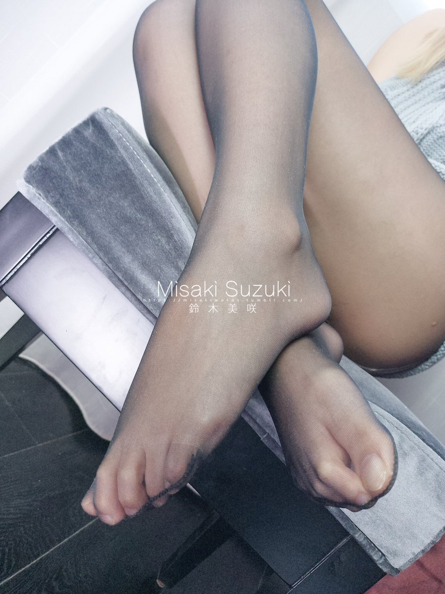 铃木美咲(Misaki Suzuki) – 13女儿的漏背毛衣