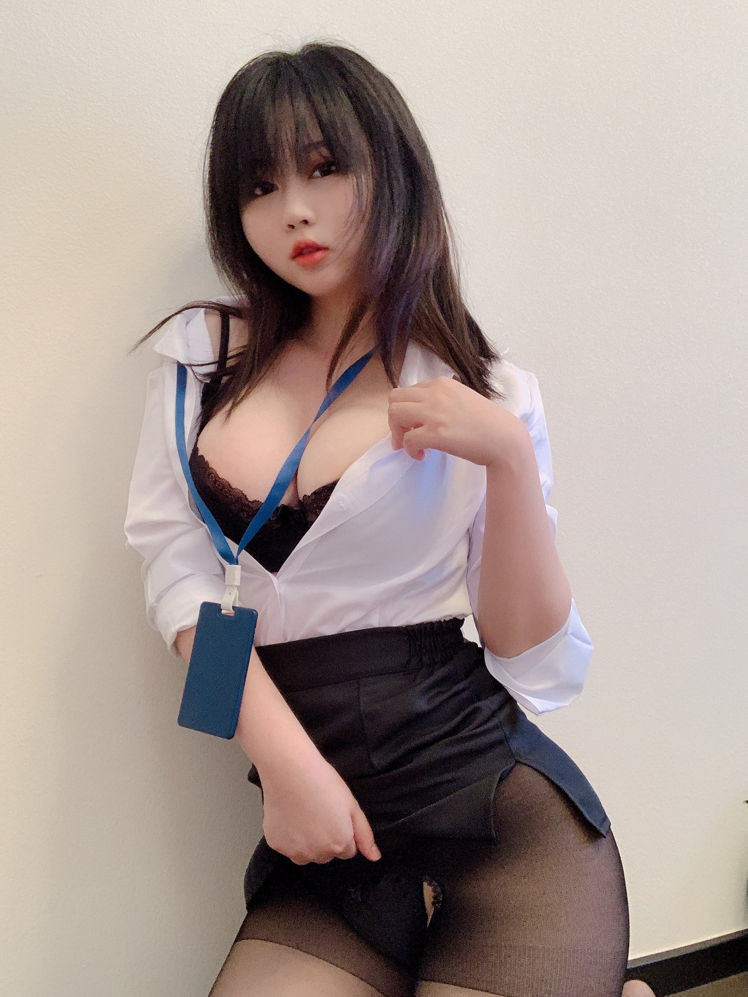 是依酱吖 NO.005 黑丝制服